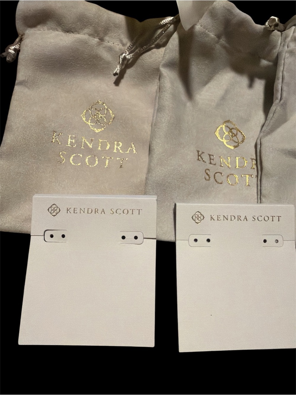 4 Kendra Scott Cream Jewelry Pouches with White Display Cards - Picture 2 of 3